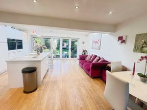 Kitchen Diner- click for photo gallery